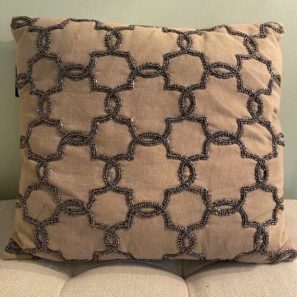 tahari throw pillows